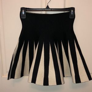 NWT black and cream faux pleated sweater skirt, size small